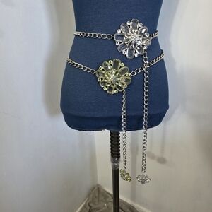Silver Adjustable Chain Belt With Acrylic Flower Buckle